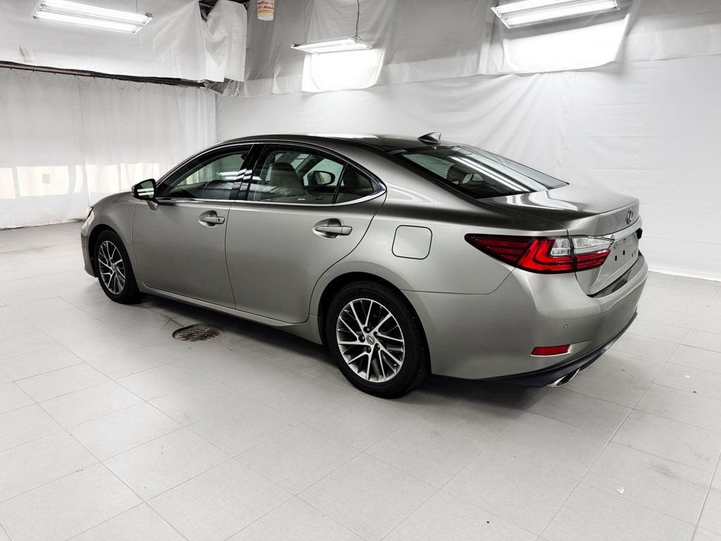 Used 2017 Lexus ES 350 w/ Luxury Pkg & Navigation w/ Luxury Package FWD image 3
