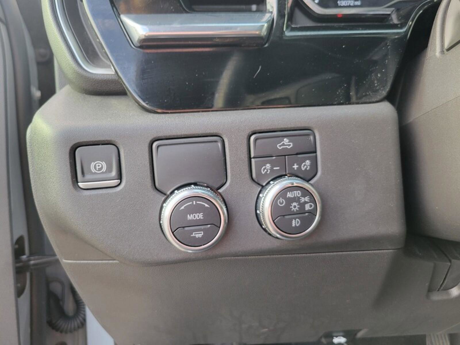 Used 2024 GMC Sierra 1500 Elevation image 12