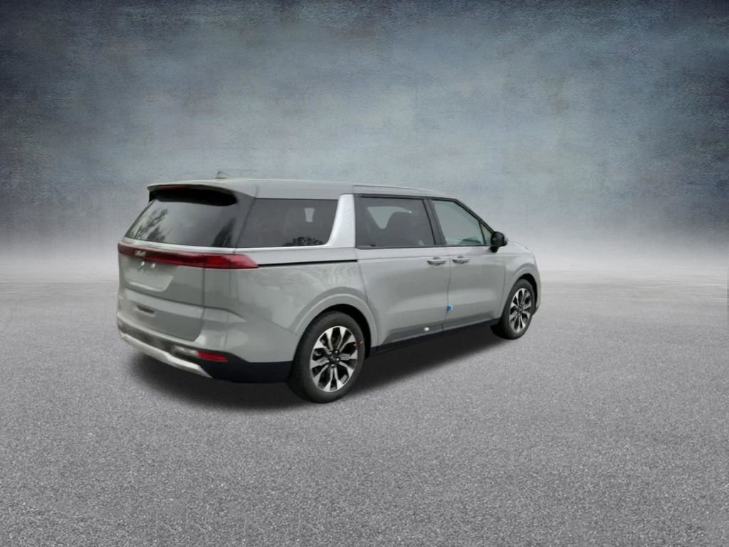 Used 2024 Kia Carnival EX FWD image 22
