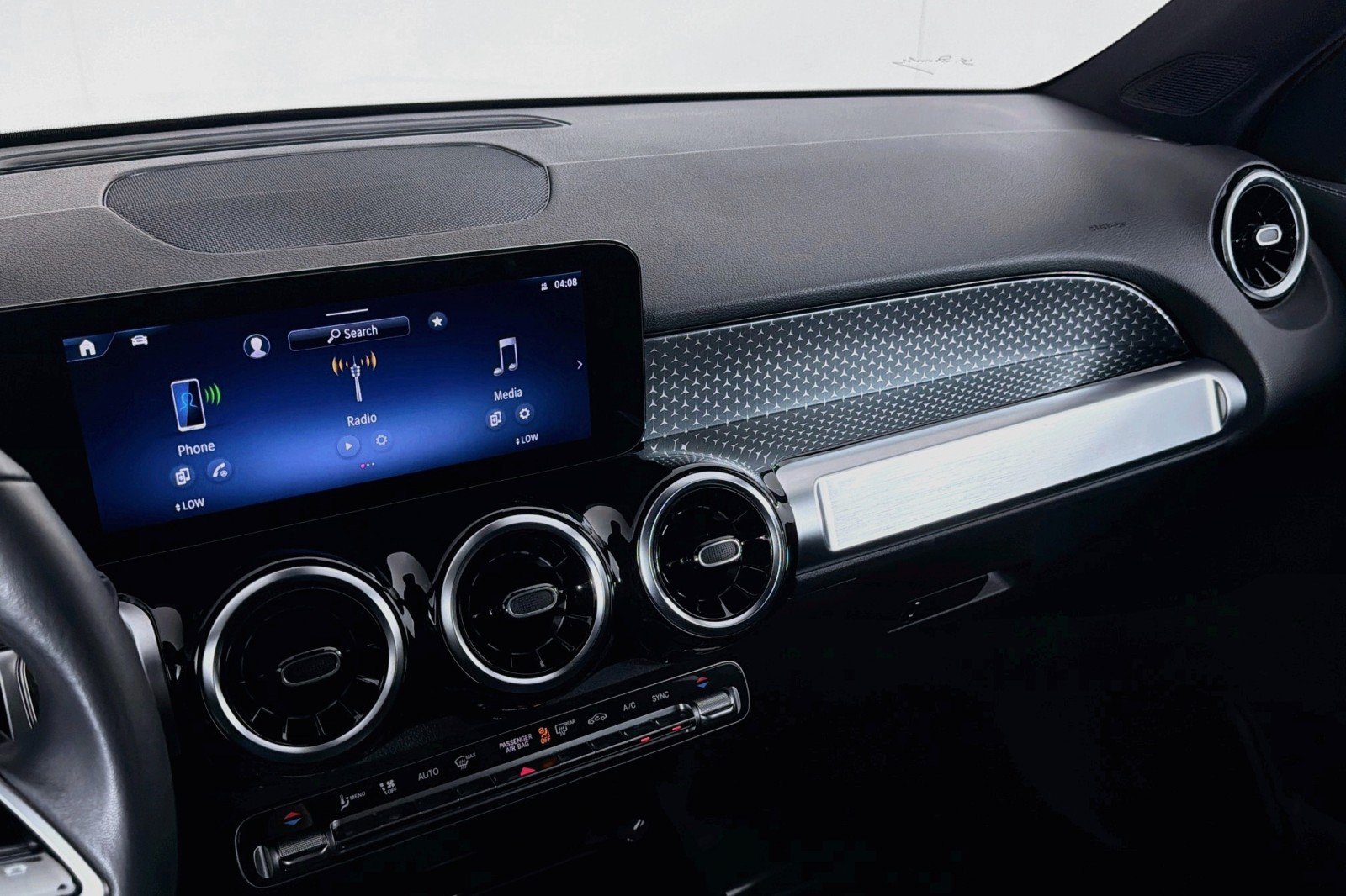 Used 2026 Mercedes-Benz GLB 250 image 20
