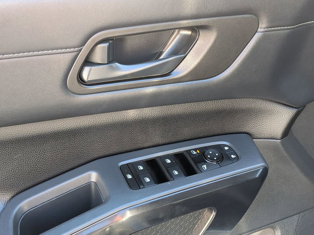 Used 2024 Nissan Pathfinder SV AWD/4WD image 13