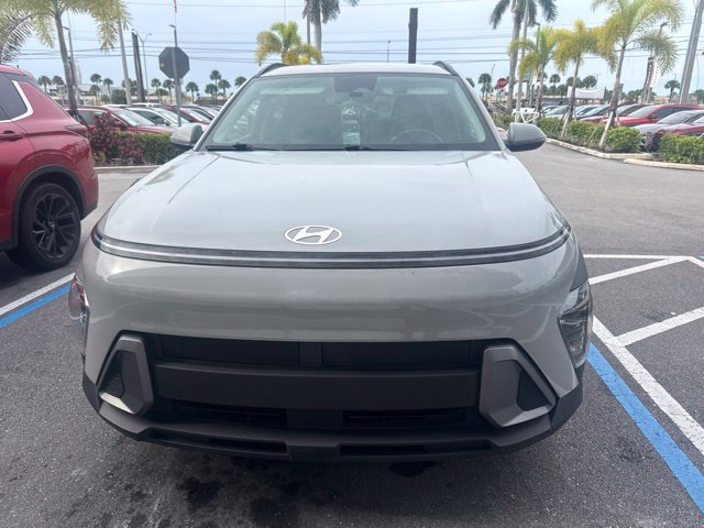 Used 2024 Hyundai Kona SEL FWD image 2