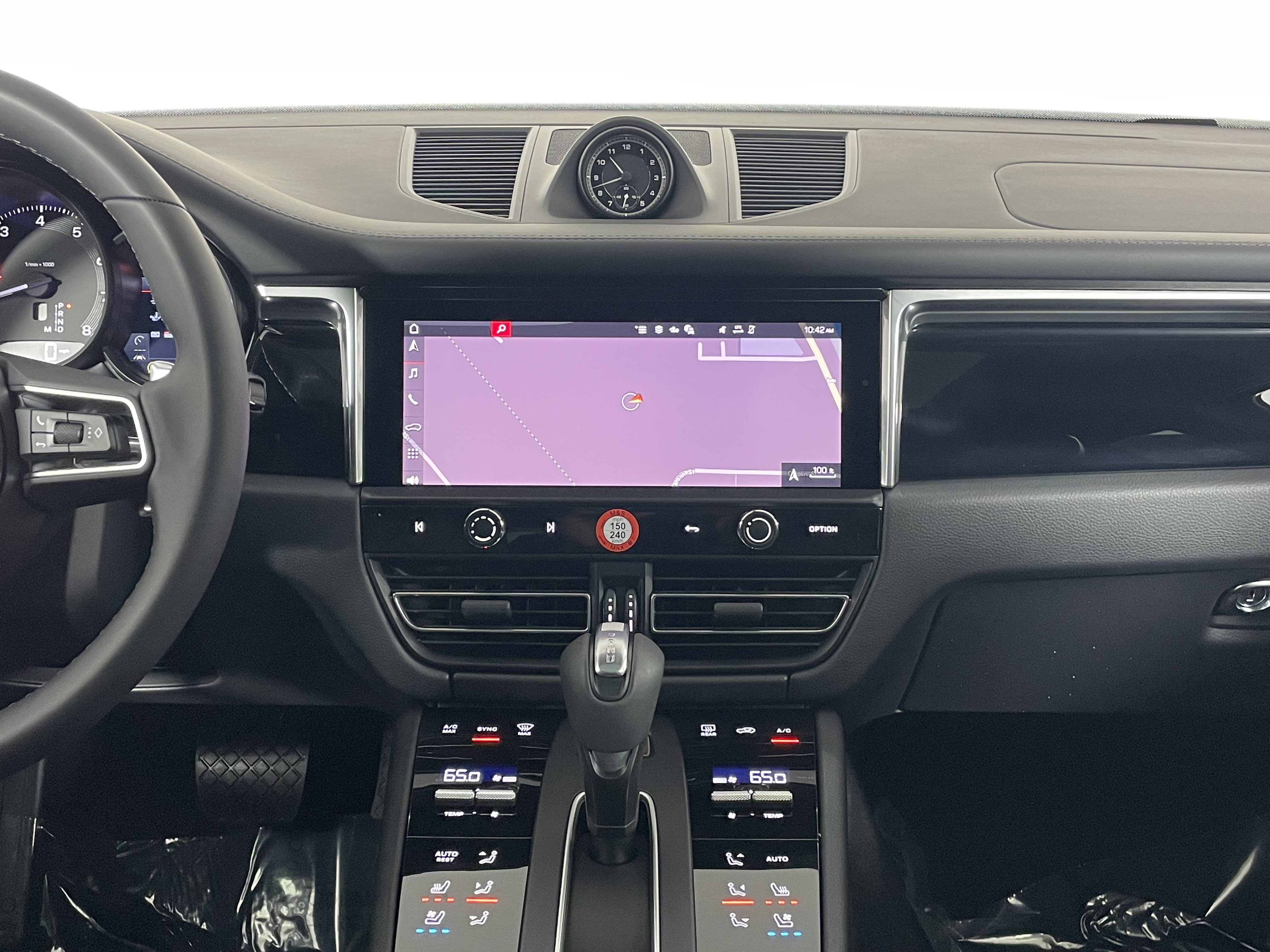 Certified 2026 Porsche Macan AWD/4WD image 19
