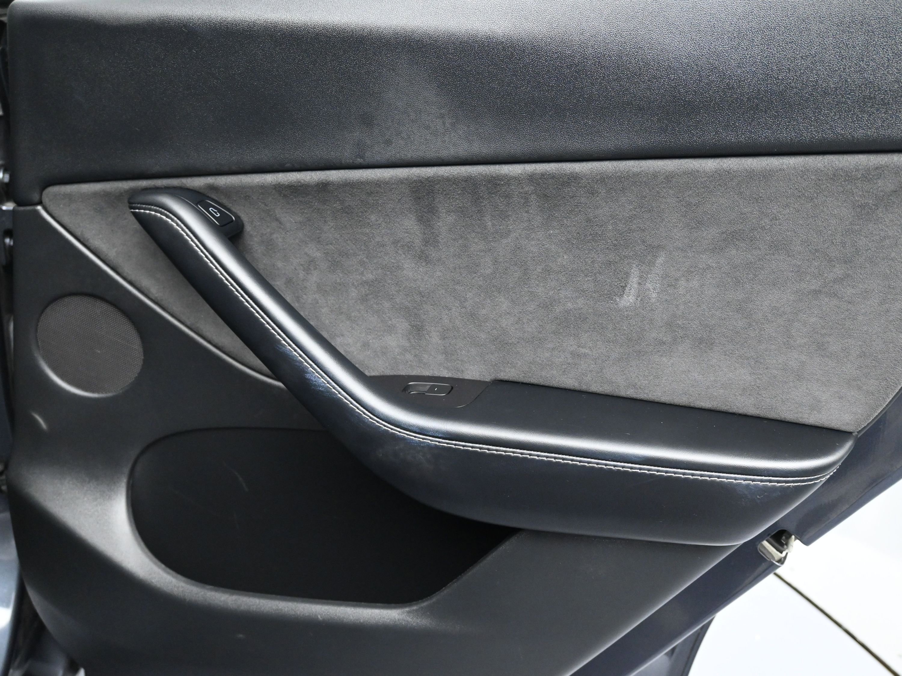 Used 2022 Tesla Model Y Long Range image 11