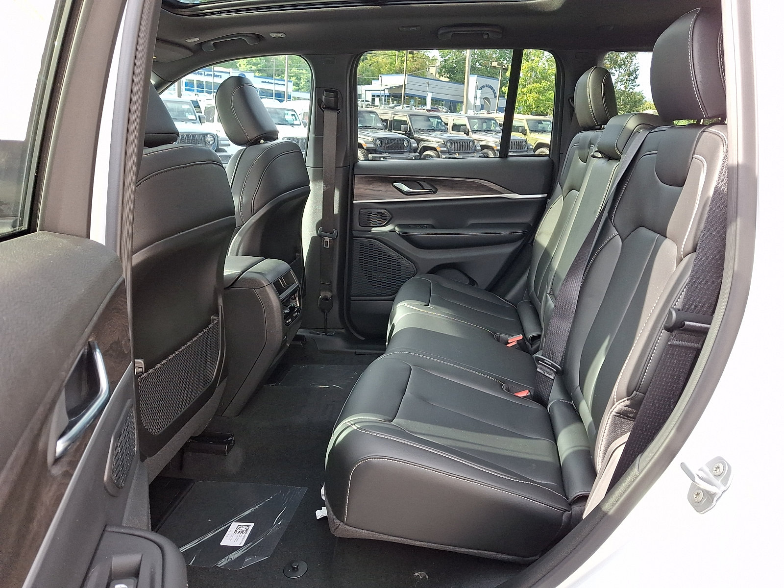 New 2027 Jeep Grand Cherokee Limited AWD/4WD image 6