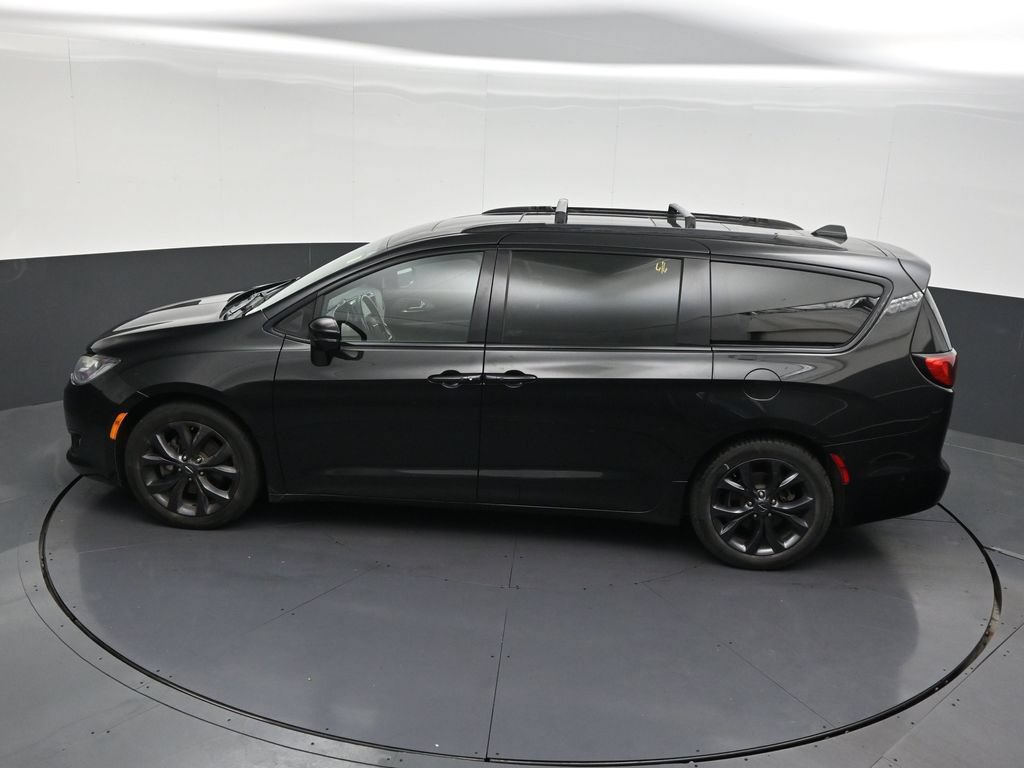 Used 2019 Chrysler Pacifica Limited w/ Advanced Safetytec Group FWD image 17