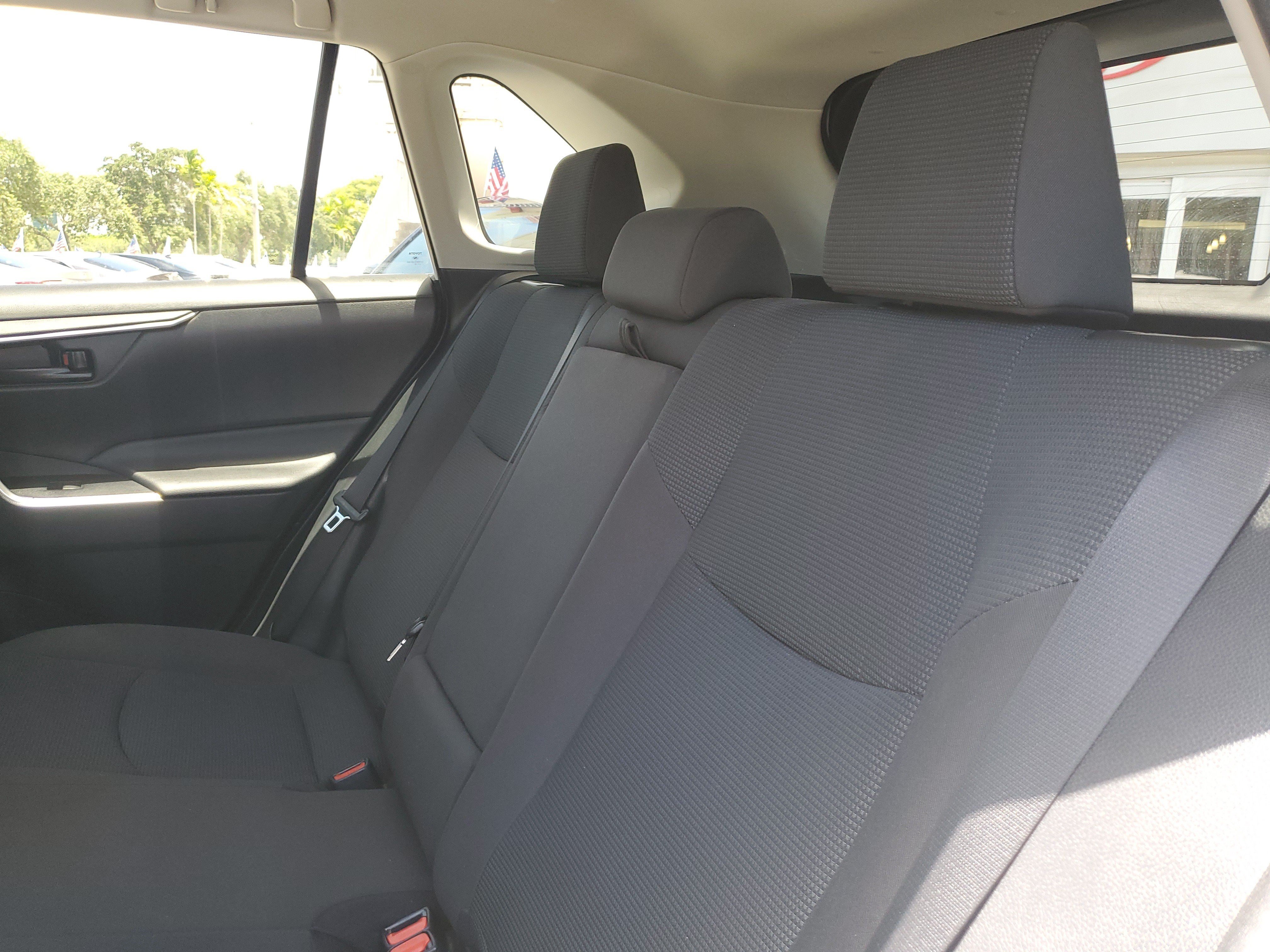 Used 2021 Toyota RAV4 LE FWD image 10