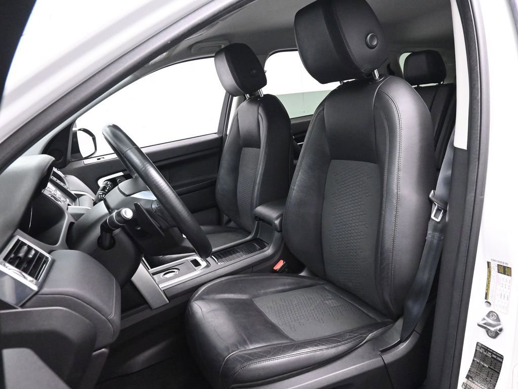 Used 2016 Land Rover Discovery Sport SE image 13