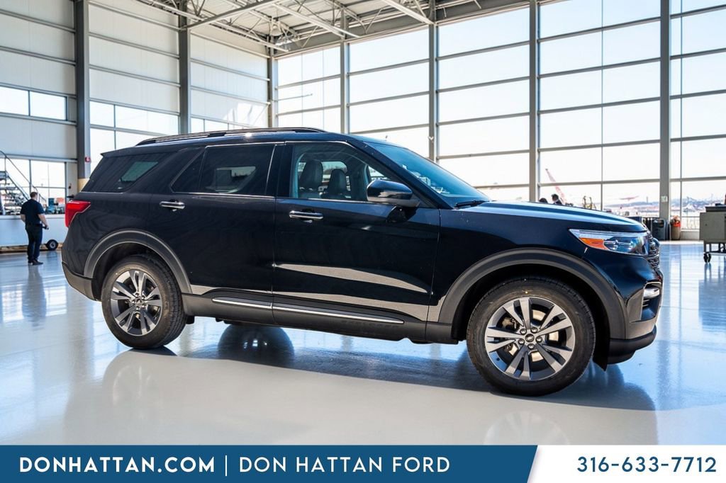 Used 2023 Ford Explorer XLT w/ Equipment Group 202A AWD/4WD image 32
