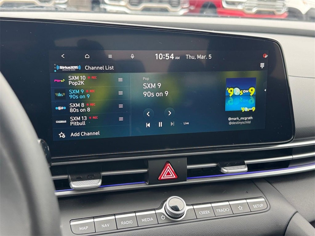 Used 2025 Hyundai Elantra Limited image 23