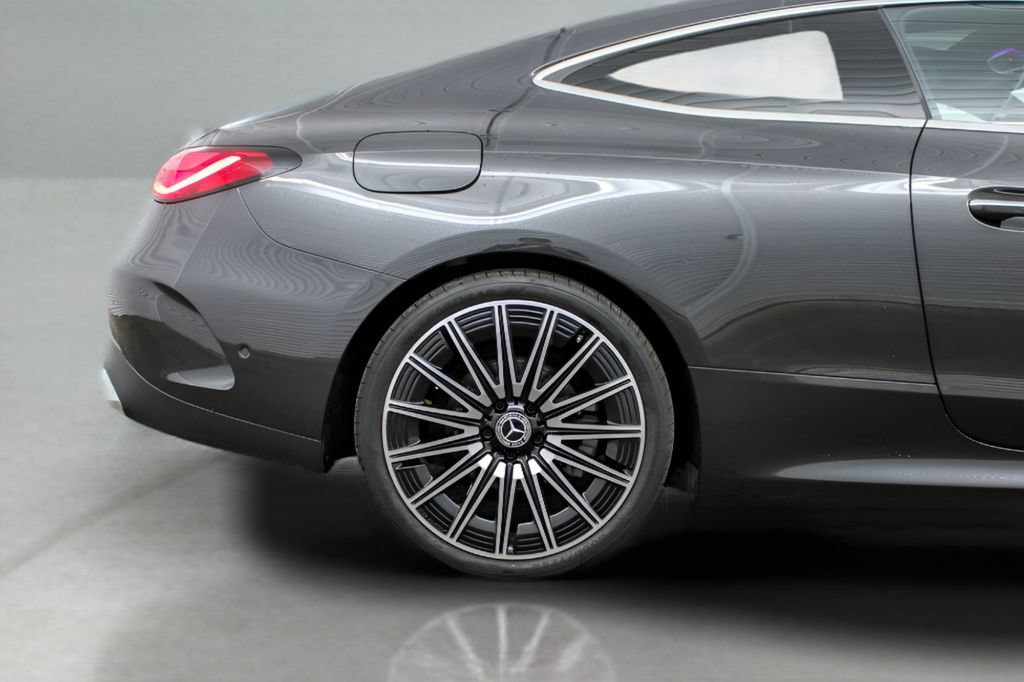 Used 2025 Mercedes-Benz CLE 300 4MATIC Coupe image 29