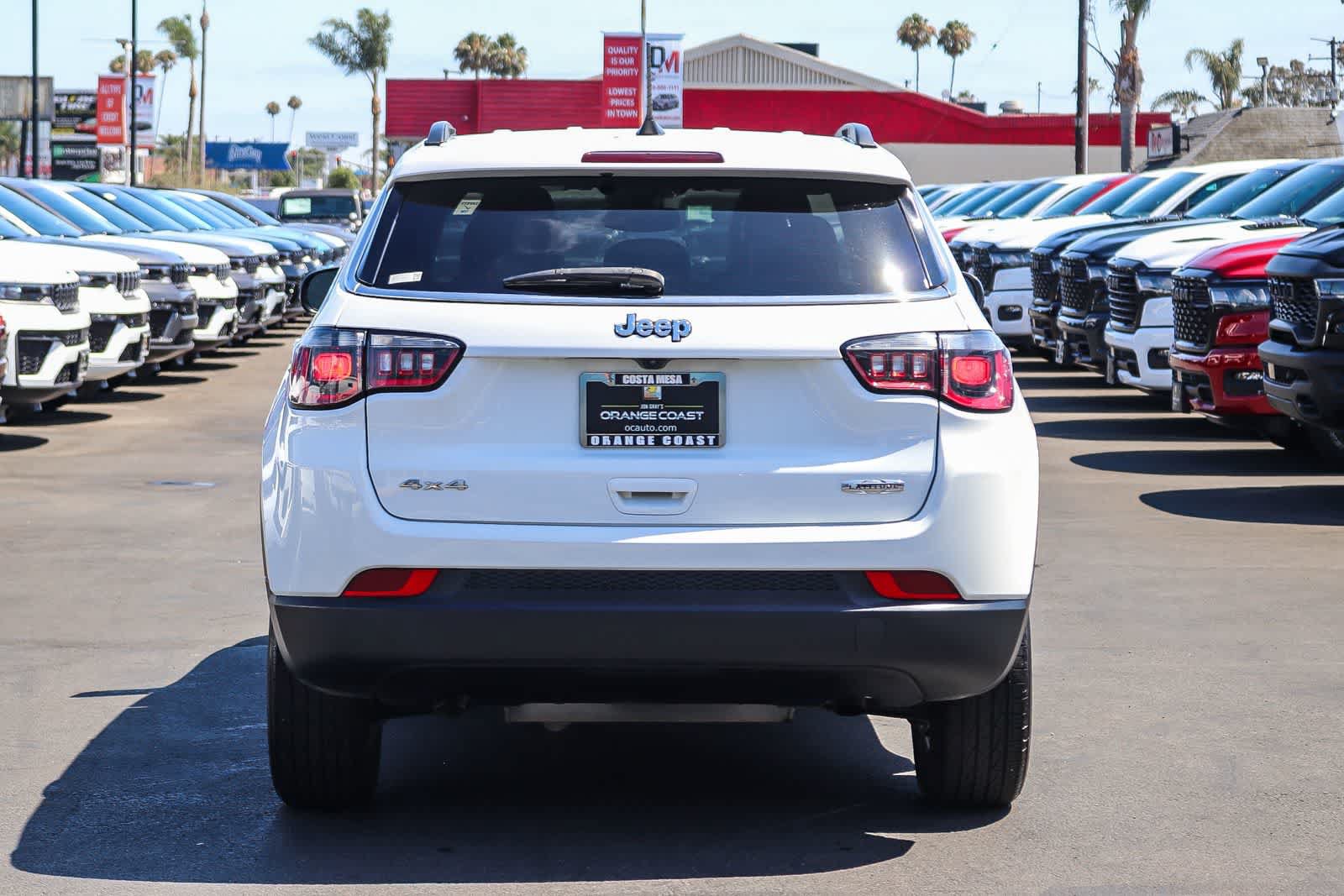 Used 2024 Jeep Compass Latitude AWD/4WD image 5