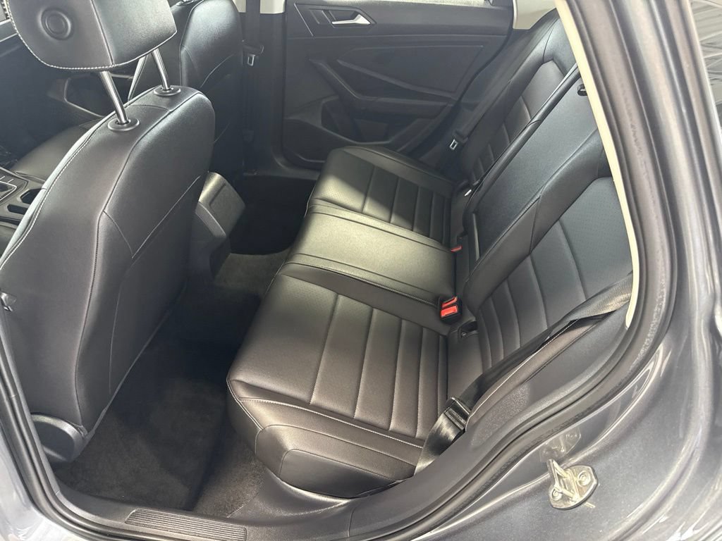 Used 2024 Volkswagen Jetta SE FWD image 11