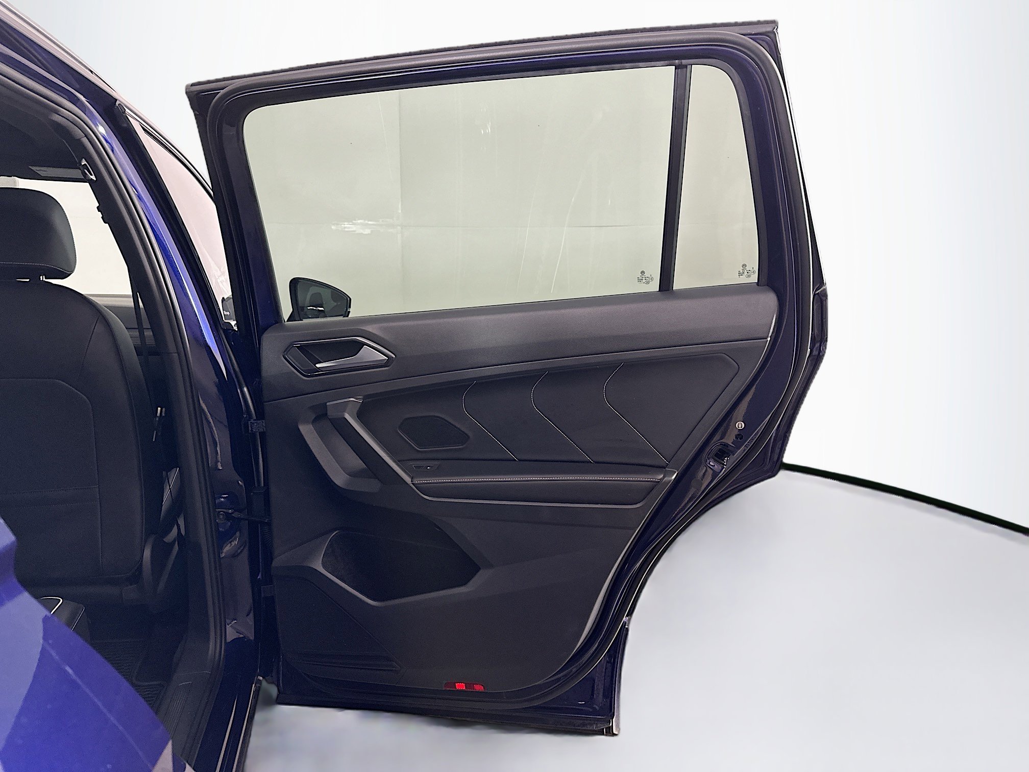 Used 2022 Volkswagen Tiguan SEL R-Line image 31