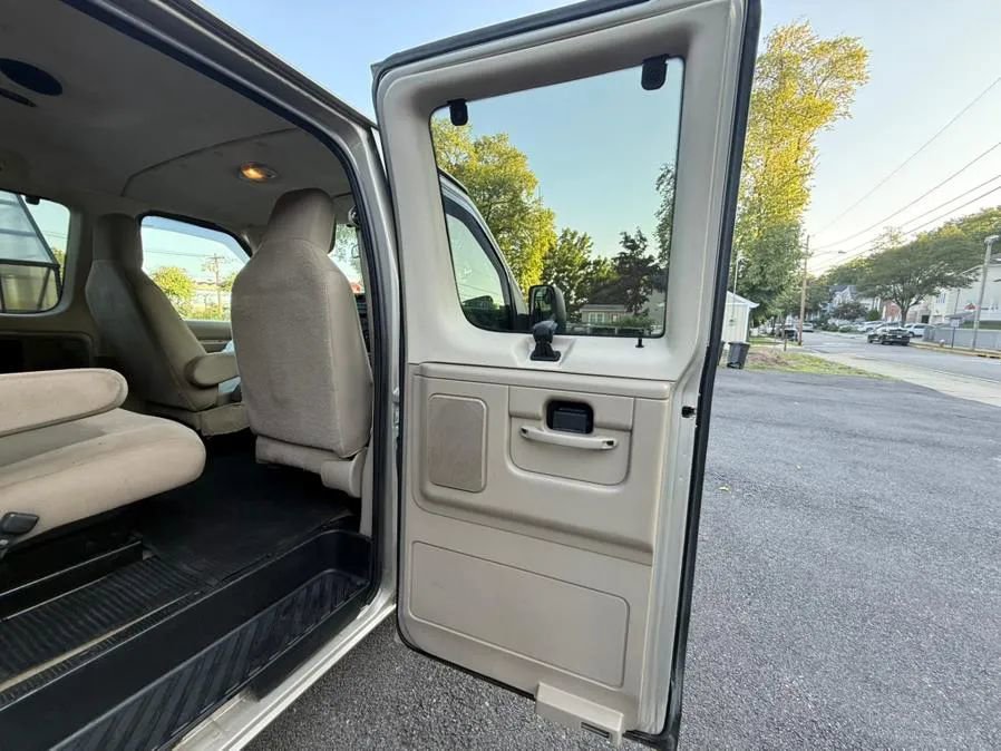 Used 2013 Ford E-350 and Econoline 350 XLT image 17