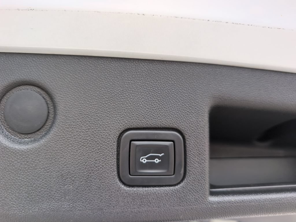 Used 2020 Chevrolet Equinox Premier AWD/4WD image 12