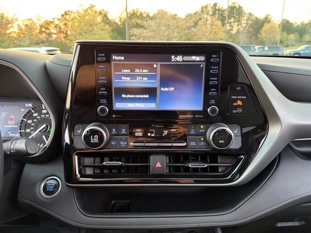 Used 2021 Toyota Highlander XLE FWD image 18