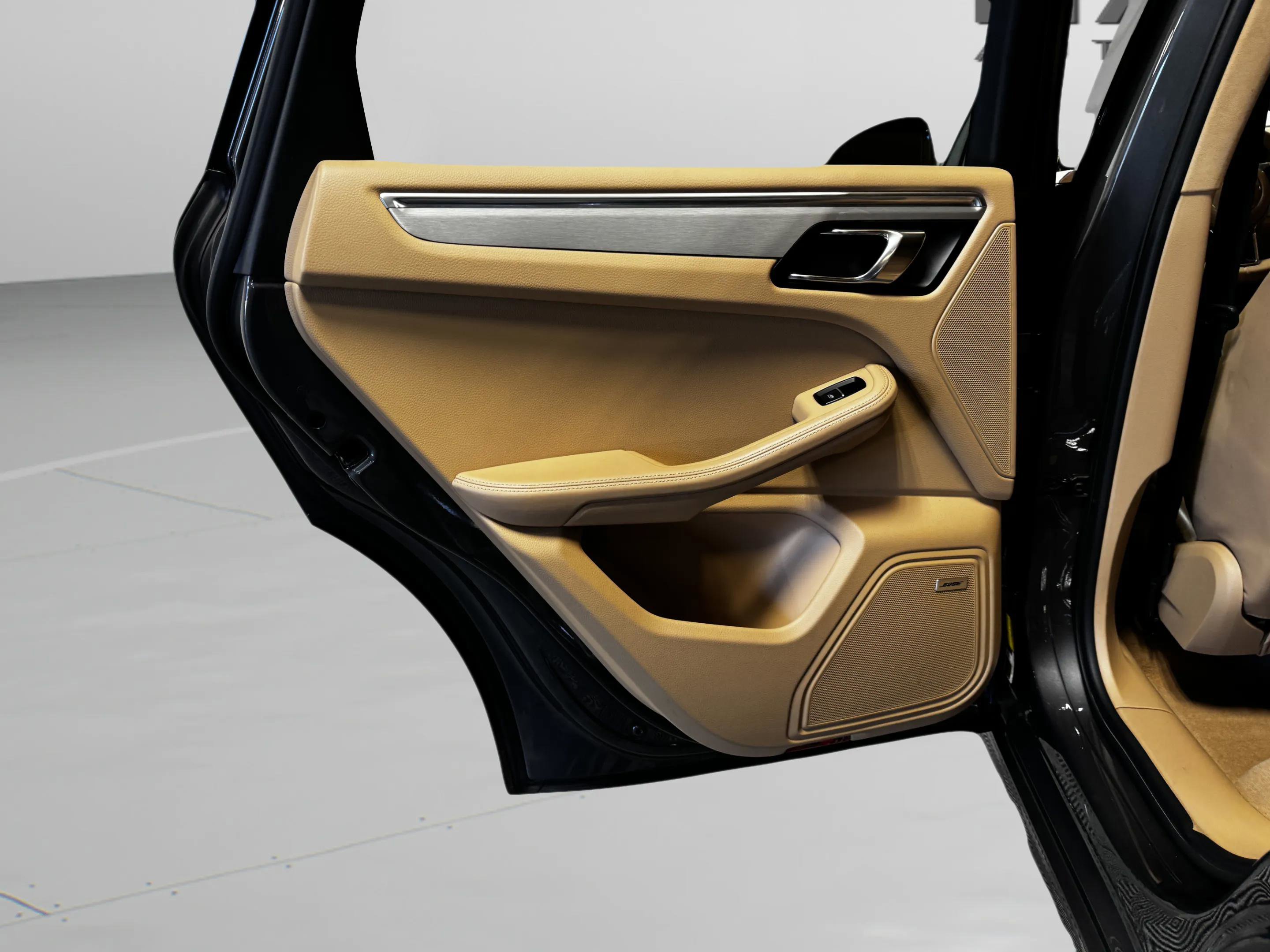 Used 2016 Porsche Macan Turbo image 51