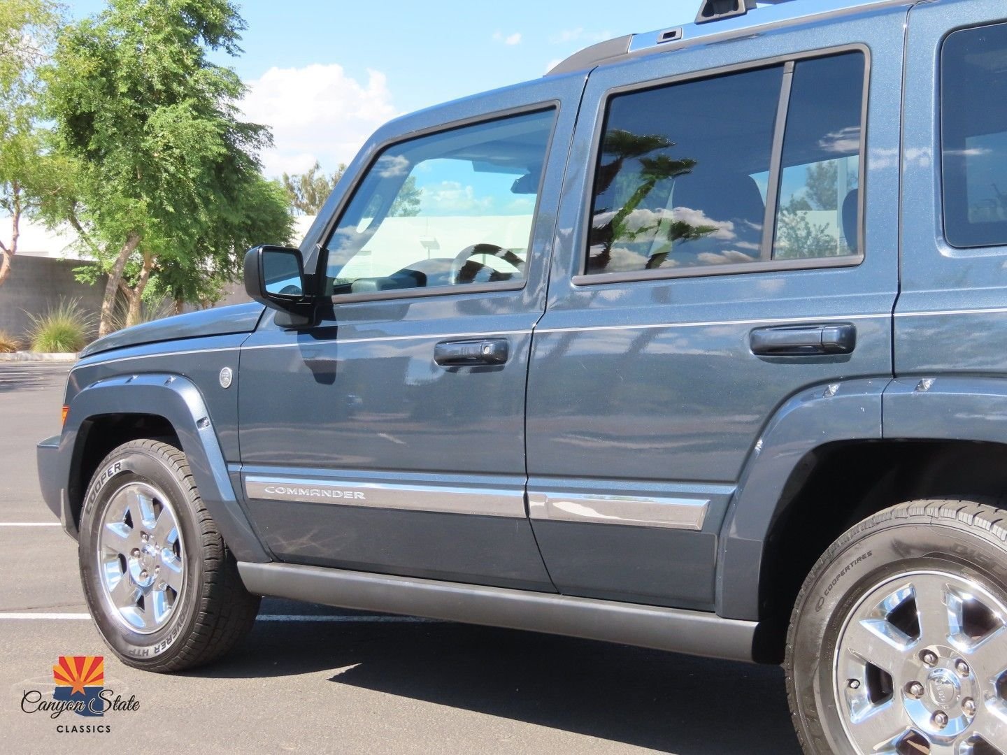 Used 2006 Jeep Commander Limited w/ Trailer Tow Group IV image 24