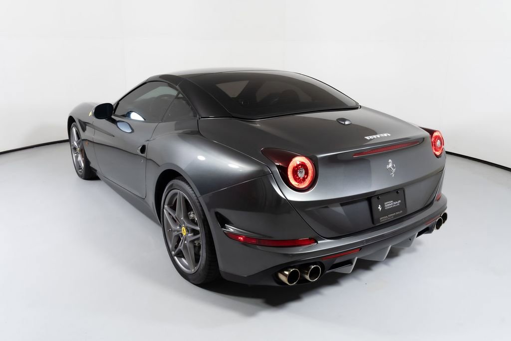 Used 2015 Ferrari California T RWD image 14