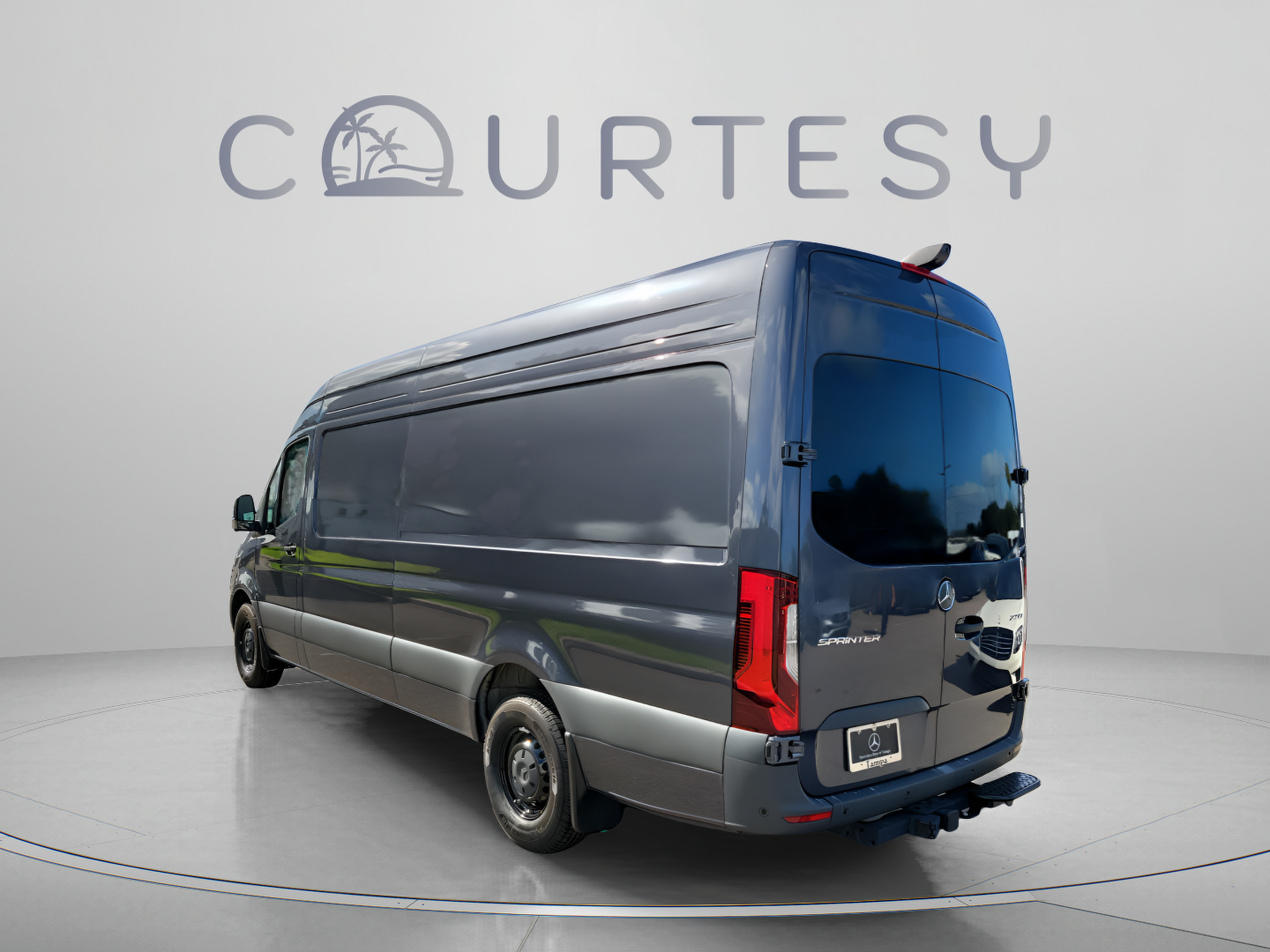 Used 2025 Mercedes-Benz Sprinter 2500 image 2
