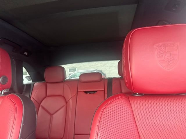 Used 2024 Porsche Macan AWD/4WD image 26