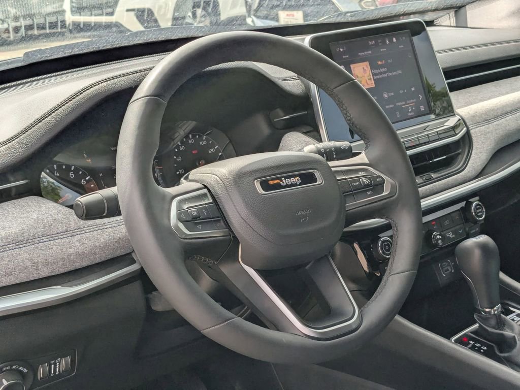 Used 2025 Jeep Compass Latitude w/ Sun & Sound Group image 15