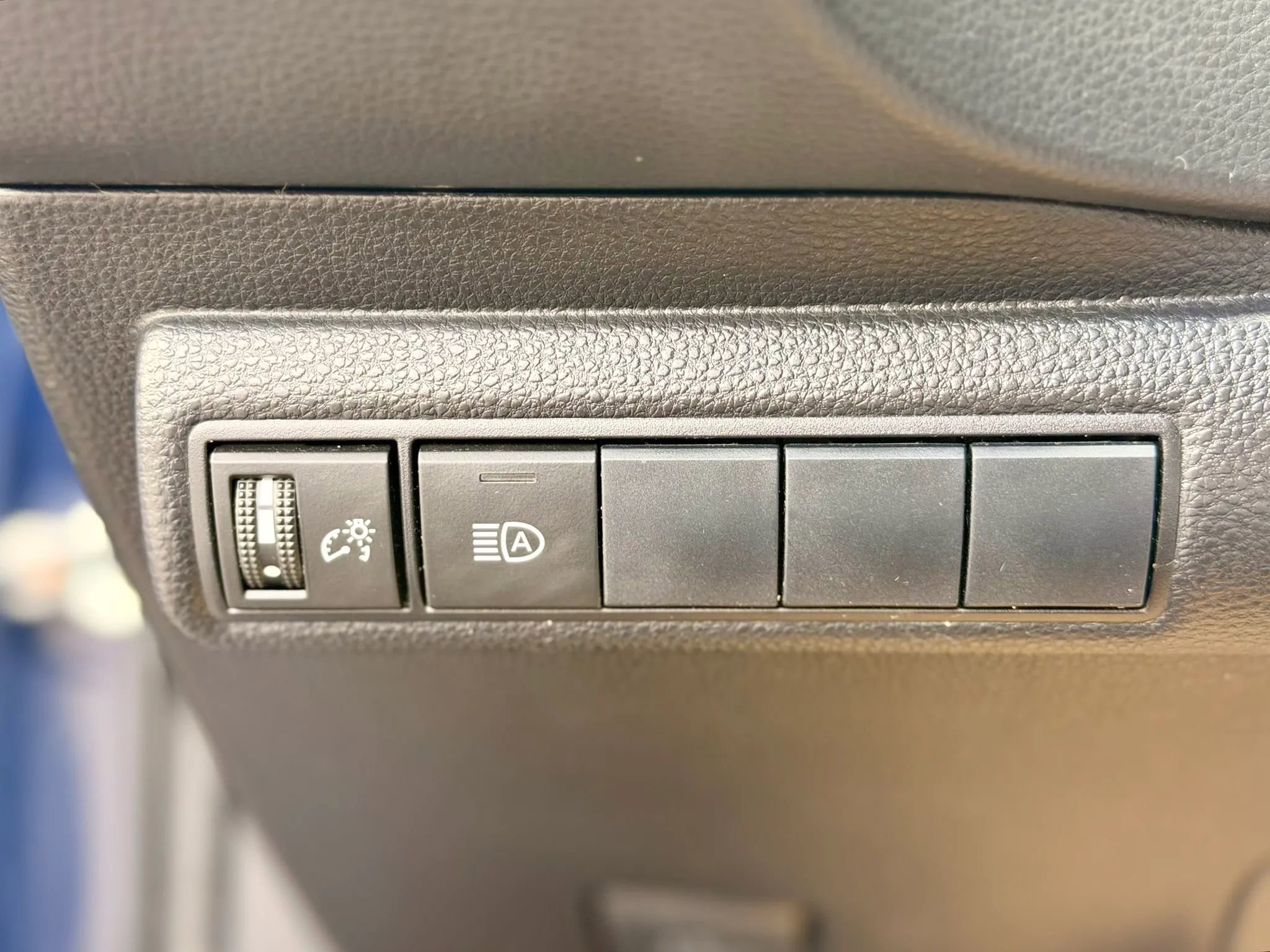 Used 2020 Toyota Corolla LE FWD image 22