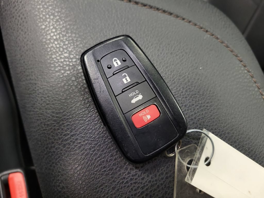 Used 2019 Toyota Camry XLE FWD image 19