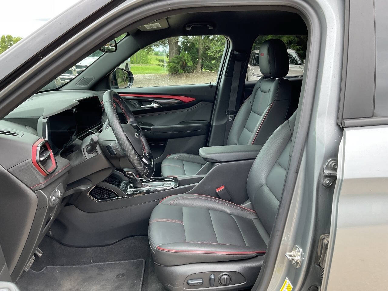 Used 2024 Chevrolet TrailBlazer RS w/ Convenience Package FWD image 13