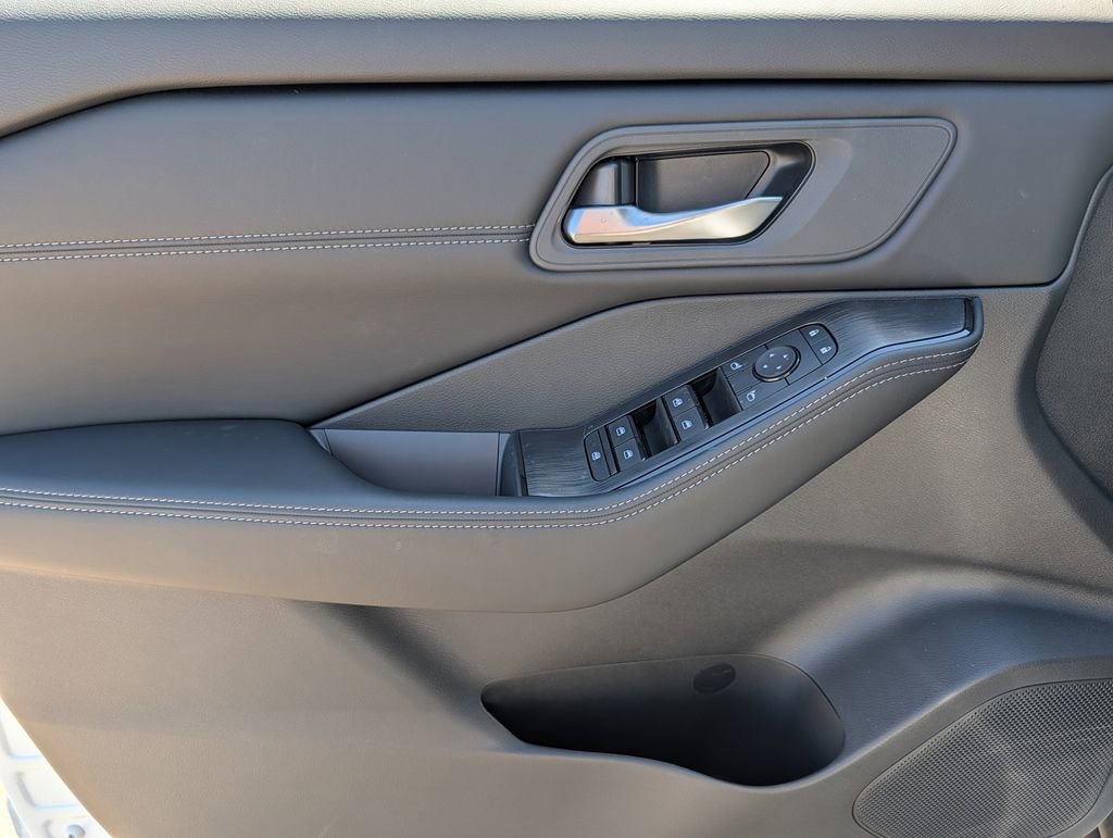 New 2026 Nissan Rogue SV AWD/4WD image 19