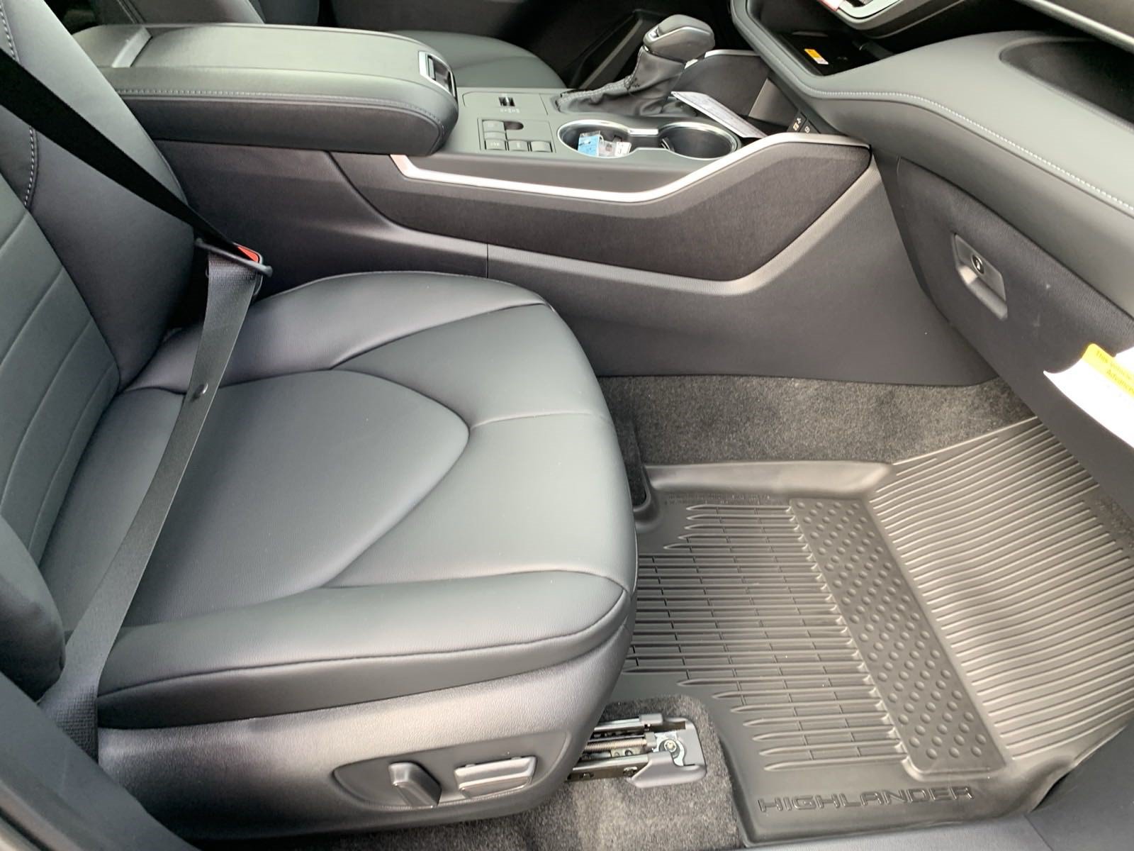 New 2024 Toyota Highlander XLE FWD image 37