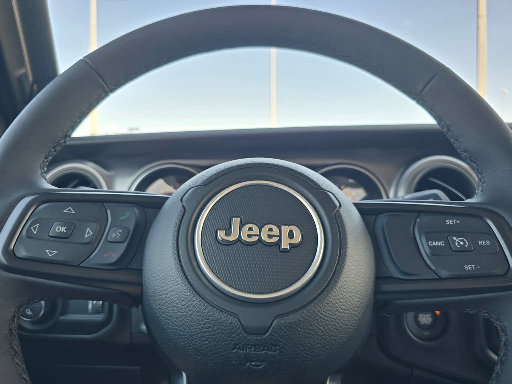 Used 2023 Jeep Gladiator Sport AWD/4WD image 25