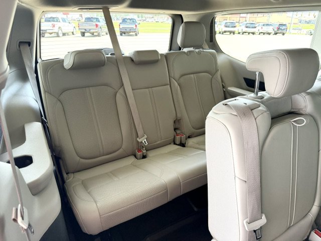 Used 2023 Jeep Wagoneer Series III w/ Premium Group I AWD/4WD image 12