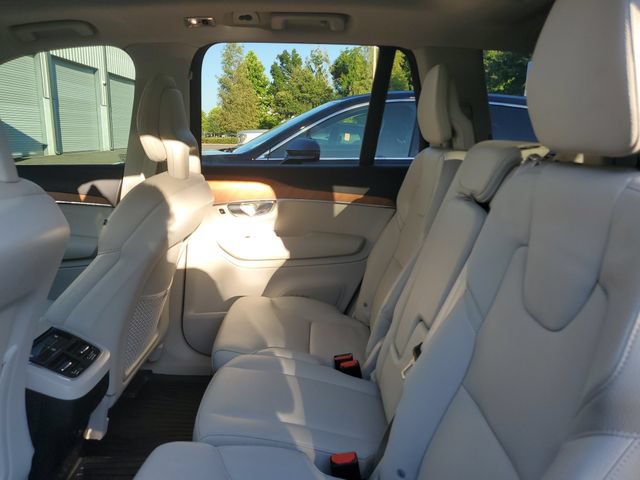 Used 2021 Volvo XC90 T6 Momentum w/ Climate Package AWD/4WD image 10