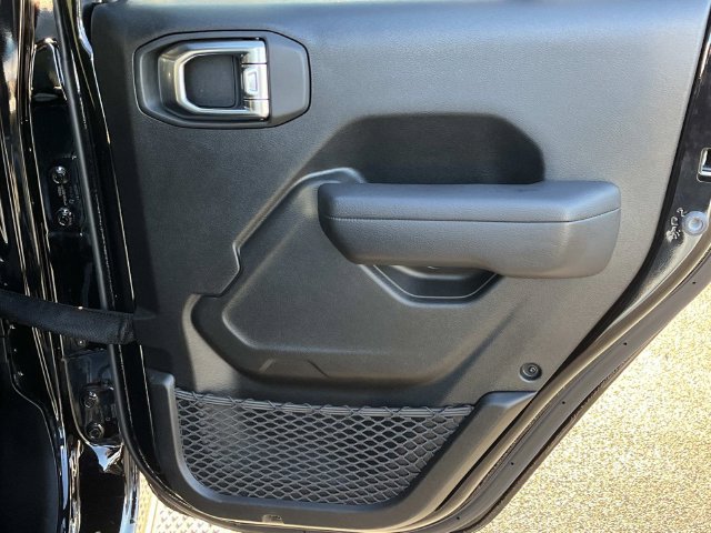Used 2025 Jeep Gladiator Mojave AWD/4WD image 20
