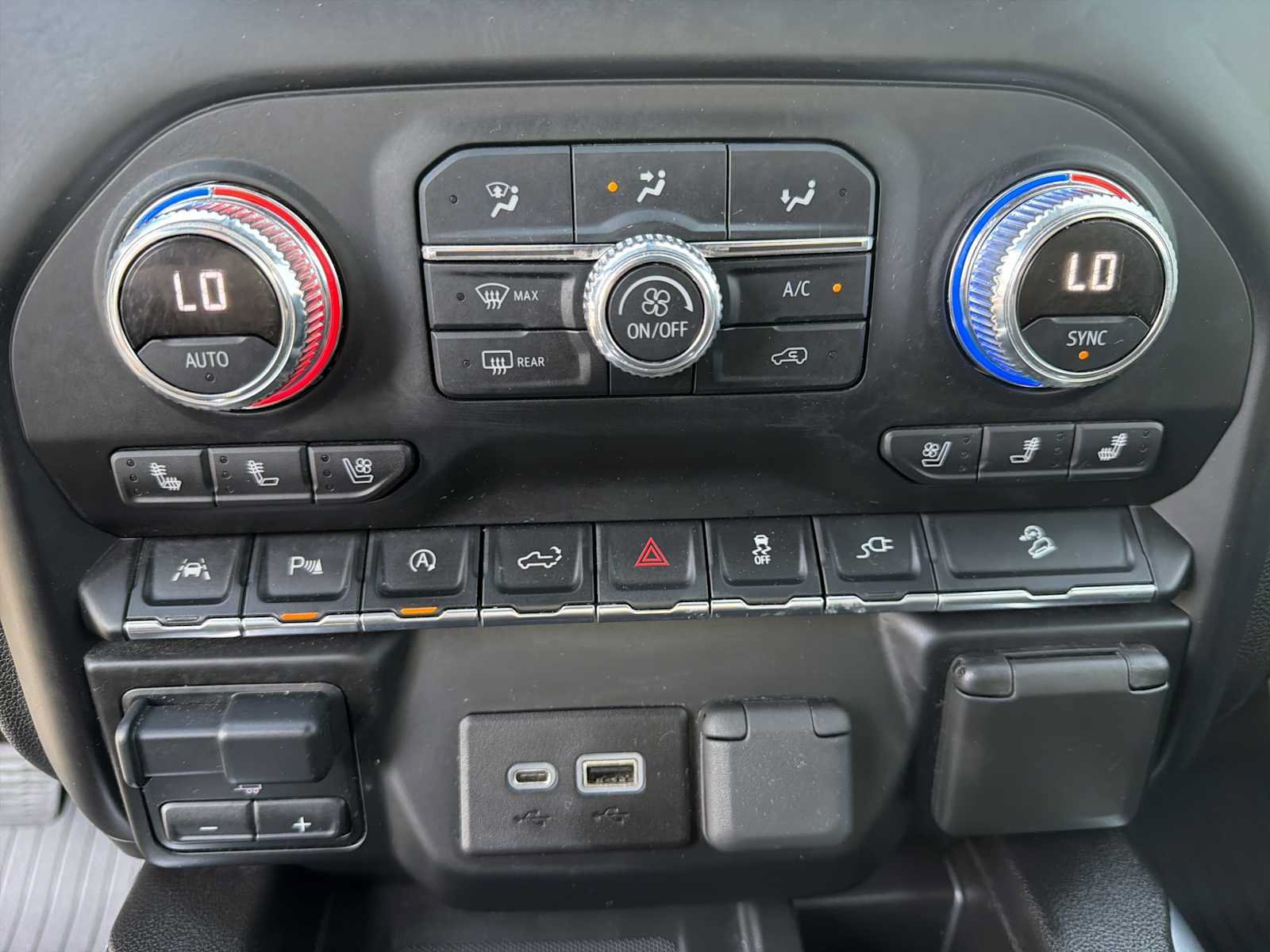 Used 2021 GMC Sierra 1500 AT4 w/ AT4 Premium Package AWD/4WD image 8