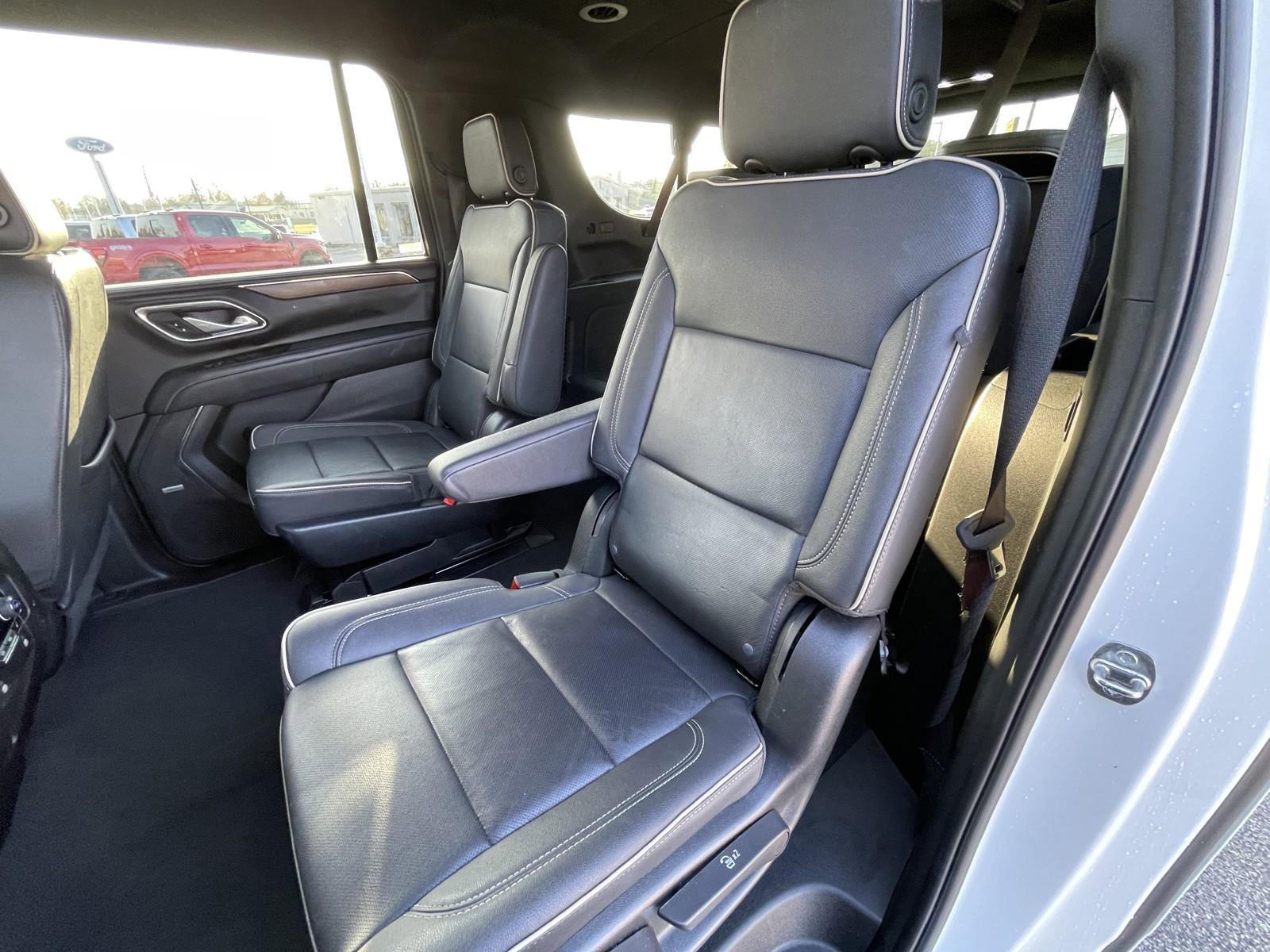 Used 2023 Chevrolet Suburban Premier image 36