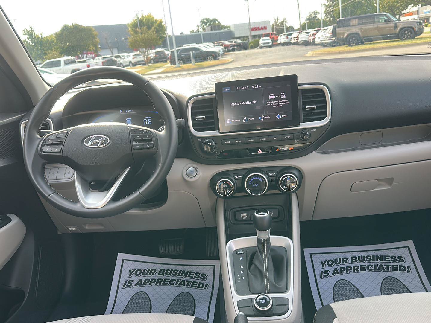 Used 2025 Hyundai Venue SEL FWD image 11