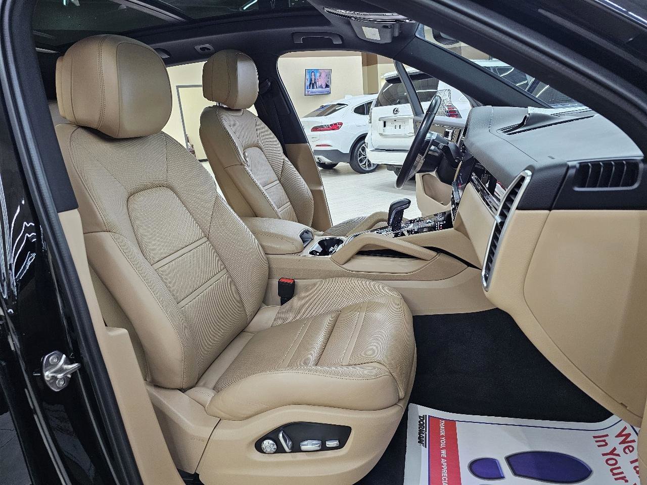 Used 2020 Porsche Cayenne AWD/4WD image 21