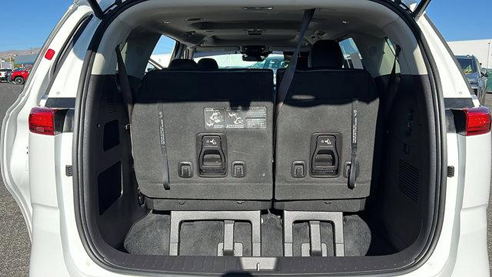 Used 2023 Kia Carnival SX Prestige image 11