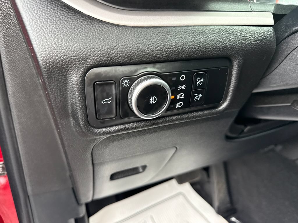 Used 2024 Ford Explorer XLT w/ Equipment Group 202A AWD/4WD image 33