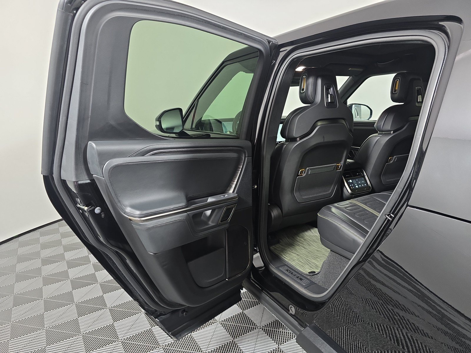 Used 2024 Rivian R1T Adventure AWD/4WD image 17