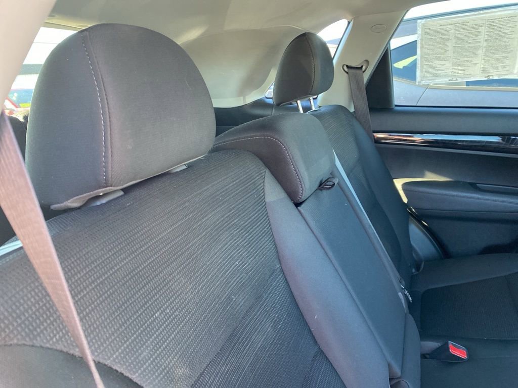 Used 2015 Kia Sorento LX image 32