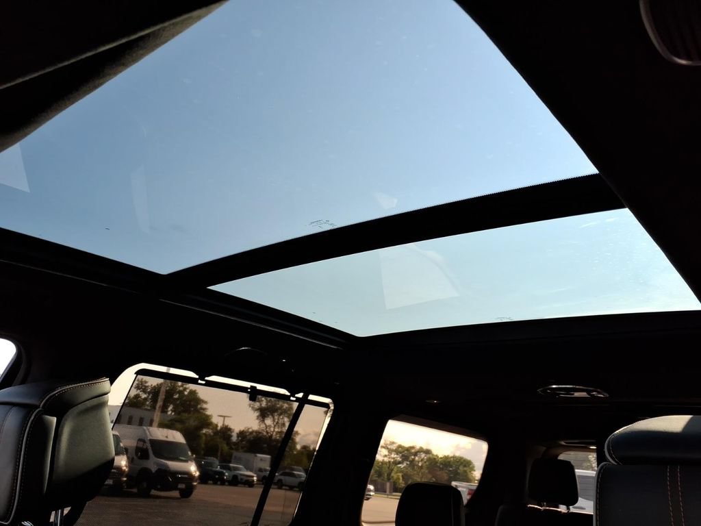 Certified 2023 Jeep Grand Wagoneer Series III AWD/4WD image 11