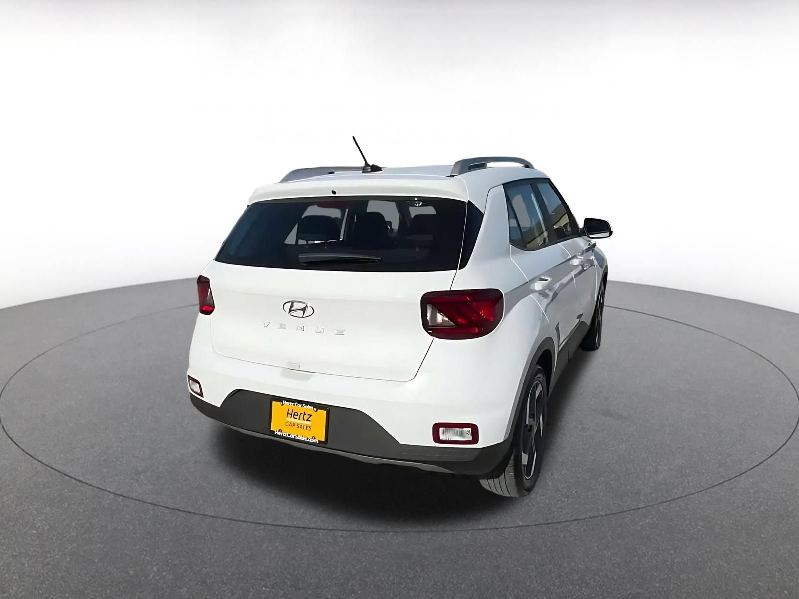 Used 2026 Hyundai Venue SEL FWD image 13