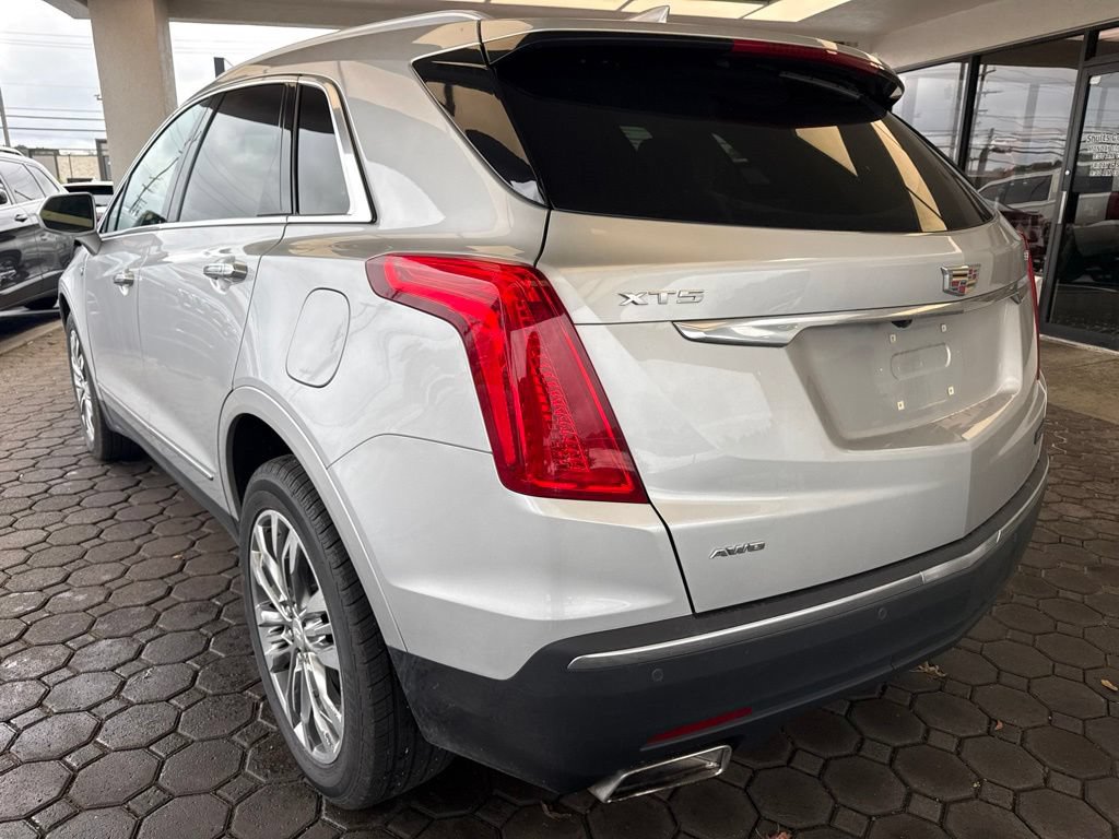Used 2017 Cadillac XT5 Premium Luxury w/ Advanced Security Package AWD/4WD image 9