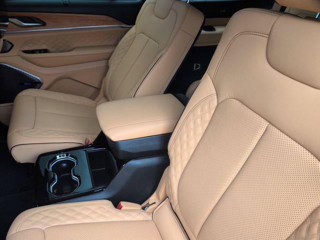 Certified 2023 Jeep Grand Cherokee L Summit AWD/4WD image 20