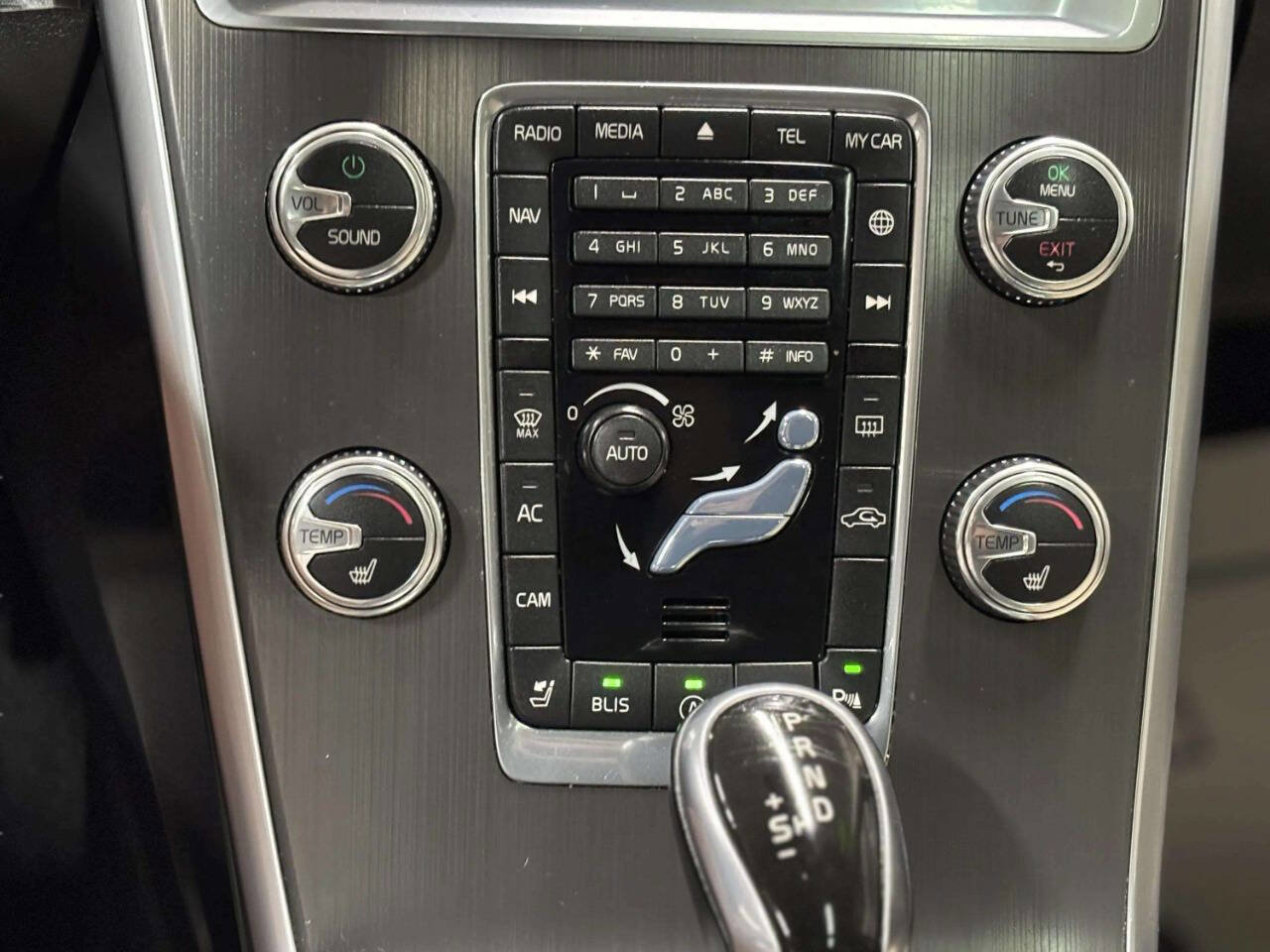 Used 2016 Volvo XC60 T6 w/ Proximity Package AWD/4WD image 26