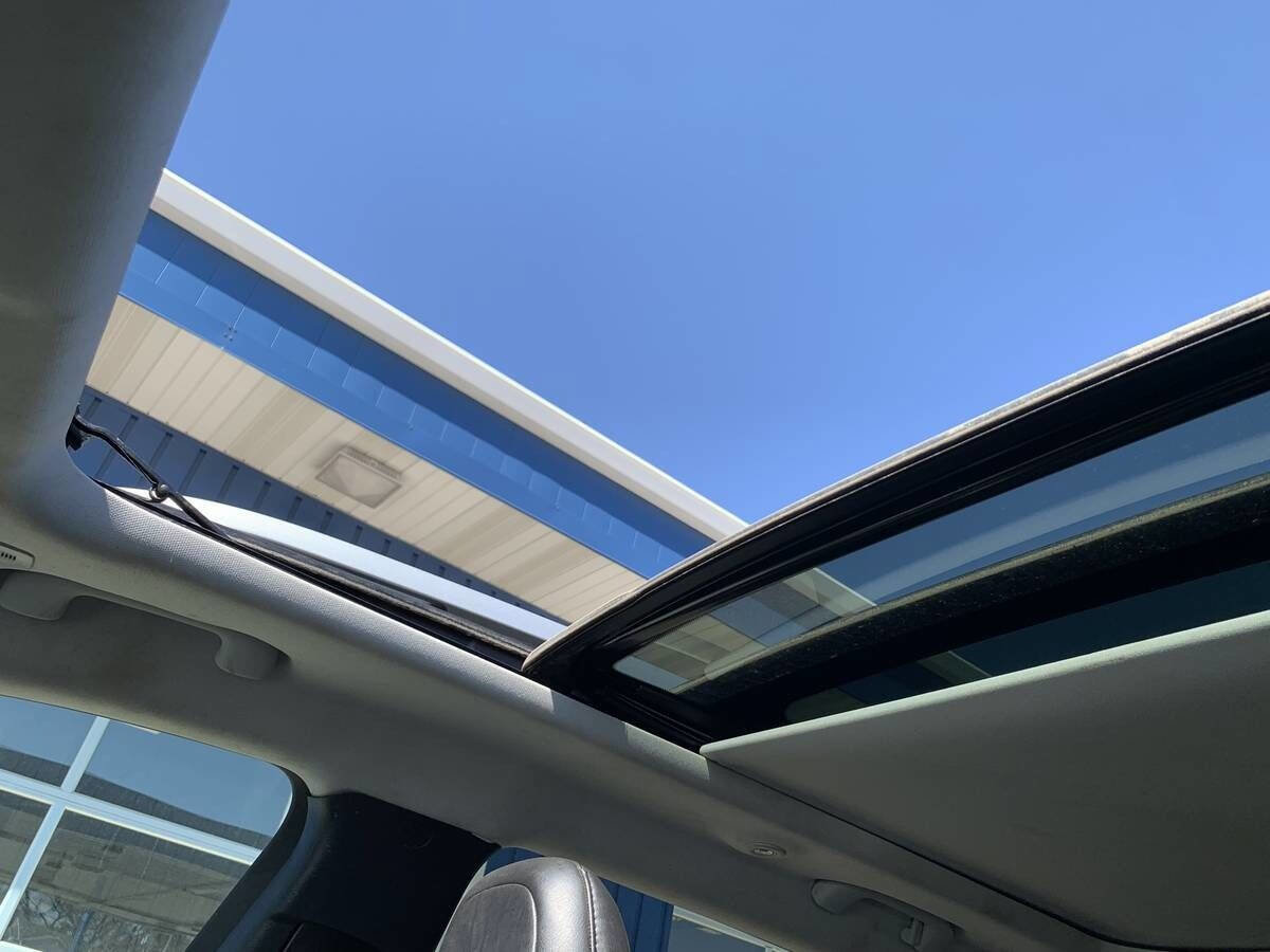 Used 2019 Jeep Cherokee Limited image 12